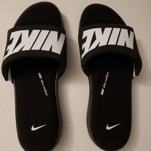 Nike Slippers Men Size 15 (Can fit 13-15)